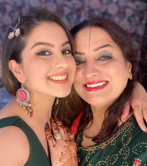 Tunisha Sharma With Her Mother