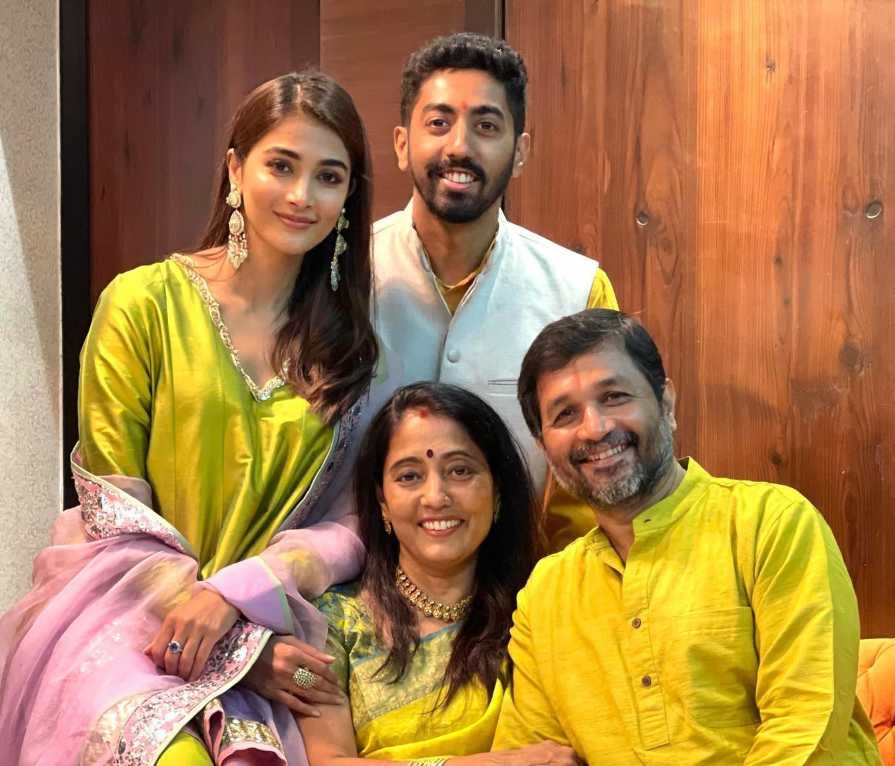 Pooja Hegde Latest Family Photo