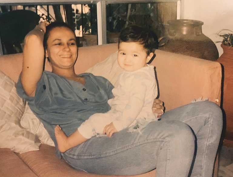 Alia Childhood Pic with her Mother