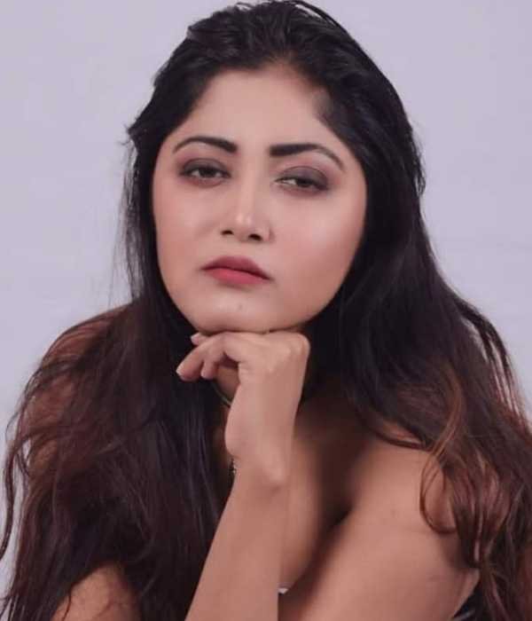 Ishika Bose (Mukti) Ullu web Series Actress age, husband, family, series, photos, videos